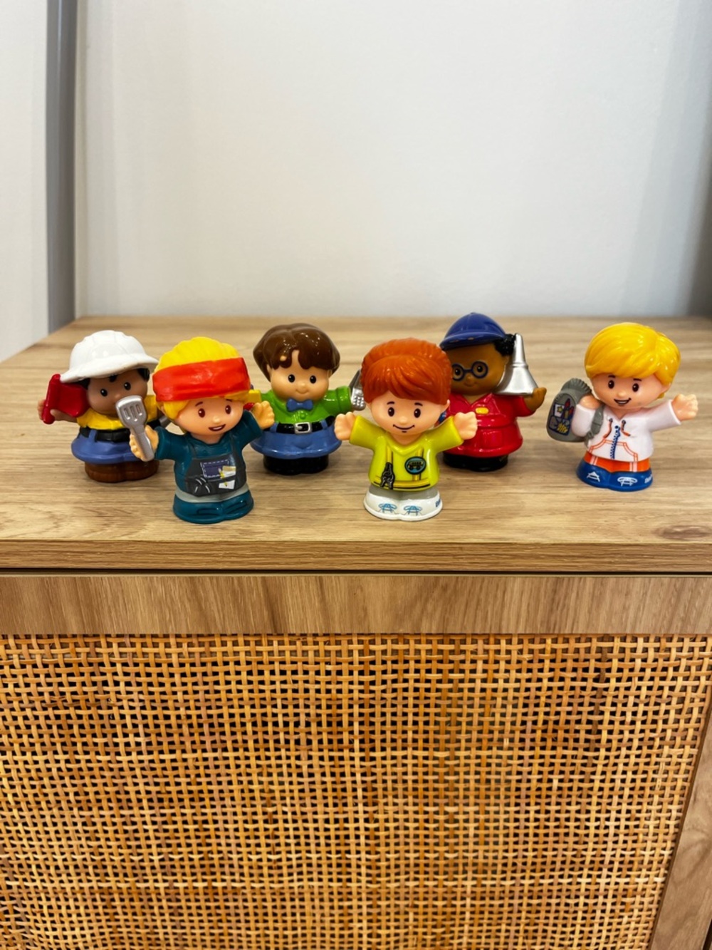 Y2K Fisher Price Little People 6 Toy Figurines